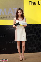 组图：岑丽香贾晓晨携手亮相 笑谈《江南style》