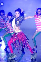 高清组图：蔡依林拍MV秀性感腹肌 穿比基尼披挂上阵