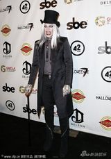 组图：亚当兰伯特变白发吸血鬼 真人秀明星血腥抢镜