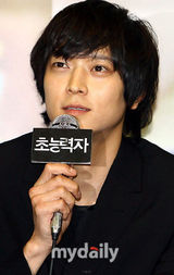 组图：高修姜东元出席新片《超能力者》媒体首映