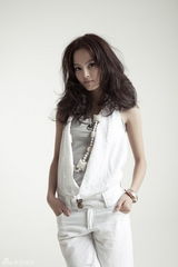 组图：辛芷蕾掀韩流回潮  乱发撩人气质优雅