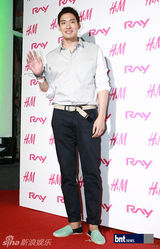 组图：SJ少女时代等明星出席某服饰品牌活动