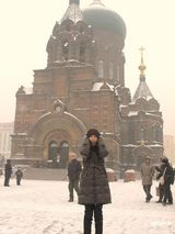 组图：莫文蔚畅游哈尔滨冰雪节 冰屋吃火锅爽到high