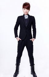 组图：天浩拍摄杂志宣传照 展现冬日型男气质