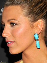 组图：布莱克明黄色礼服闪耀《野蛮人》纽约首映