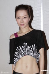 组图：关心妍为演唱会苦练纤腰 透露服装质地轻薄