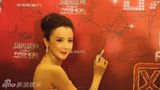 组图：孙菲菲荣获风尚盛典大奖 白裙抢镜秀美胸
