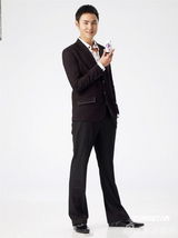 高清图：阮经天杨谨华首度联合代言 亲密温柔相拥