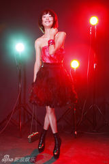 高清组图：江一燕变身派对公主 展现曼妙身姿