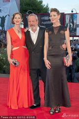 组图：《零点定理》首映 梅兰尼挺大肚亮相