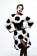 组图：韩星高俊熙最新时尚写真 性感优雅身材火辣