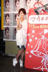 组图：杨丞琳短发造型宣传新碟 自曝曾遭男友欺骗