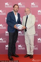 组图：《第三次》发布会 导演伊瑞科等主创亮相