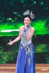 组图：陈思思开唱人气火爆 曾志伟主持twins任嘉宾