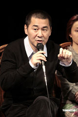 幻灯图：《人山人海》开机 小陶虹复出携手陈建斌