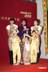 幻灯：郭富城醒狮贺岁 摩登女郎相伴