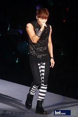 组图：SM巡演SJ少时等火辣劲爆 现场玩变装