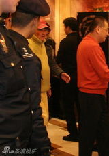 高清图：赵本山夜宴小虎队谋合作 众小虎学唱二人转