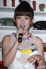 组图：郭书瑶性感天鹅装亮相大秀美腿