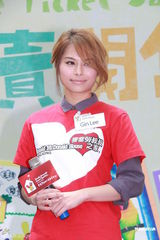 组图：郑融力挺旧爱刘浩龙 称希望大家体谅