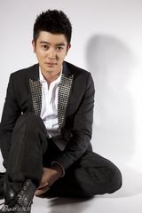 组图：《青瓷》杜江全新写真显成熟稳重