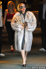 组图：Lady Gaga皮草装变身超级贵妇范儿
