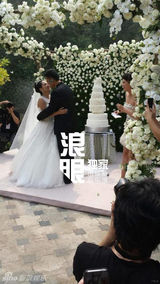 组图：何洁赫子铭大婚360度激情拥吻爱意浓