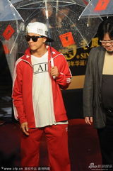 组图：《金刚王》剧组亮相闭幕红毯