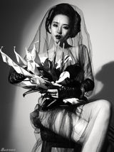 组图：曹阳黑白写真 光影曲线诱惑