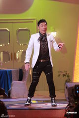 组图：陈慧琳产后复出录节目尽显辣妈本色