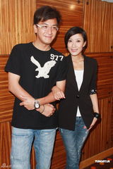 组图：TVB众星出席饭局 罗仲谦无袖上阵大秀肌肉