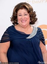 组图：玛格-马丁戴尔身材肥硕亮相艾美红毯