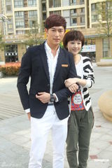 组图：陈键锋穆婷婷《女人泪》发布会默契十足