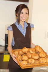 组图：林凡情人节举办音乐会 亲手制作甜点做礼物