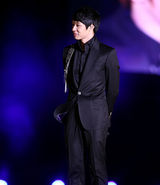 高清图：组合JYJ首尔演唱会 帅气有型载歌载舞