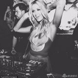 组图：帕丽斯办33岁生日派对 镂空裙豪饮high翻