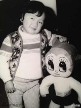 组图：冯绍峰童年萌照似女孩 撞脸周笔畅