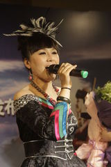 组图：乌兰托娅转型之作问世 放言自己愿意尝试改变