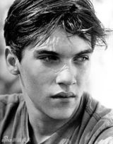 组图：美男多作怪 盘点英俊面孔的银幕颠覆逆袭