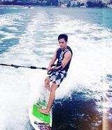 组图：赵雅芝三个儿子近照曝光帅气逼人