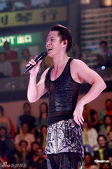 组图：草蜢入行25周年演唱会 三子造型独特求完美