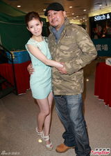 组图：黄翠如自嘲不美 麦长青献吻张美妮