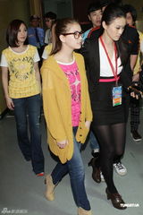 组图：萧亚轩昆凌等港台百位明星同台为公益开唱