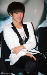 组图：何韵诗剧场庆生 《贾宝玉》百场后封箱