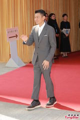 组图：方逸华跪拜邵逸夫 刘德华张学友致祭