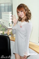 组图：日本女优天海翼香港宣传 包裹严密秀美腿