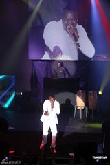 组图：Akon台北热力开唱 短唱十首捞金千万