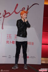 组图：孙燕姿橙发亮眼披黄金甲 许美静助阵