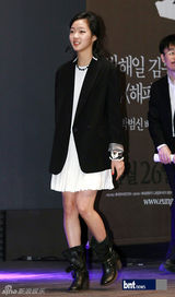 组图：朴海日金高恩等出席影片《银娇》发布会