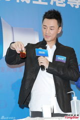 组图：林峰否认约满离巢TVB 不强求与女友合作